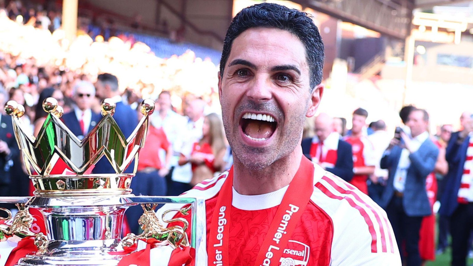 Boss pleads with Man Utd star to ‘accept’ Gunners ‘offer’ after Scholes recommendation